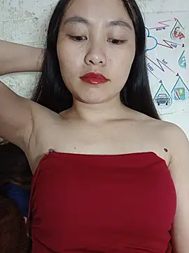 Cherry-squirtt live cam on StripChat