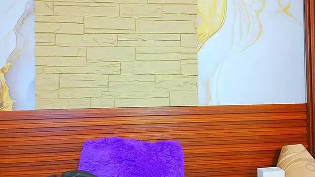 mialunellepri live cam on StripChat