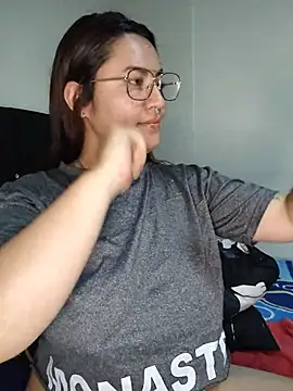 samm_curvy