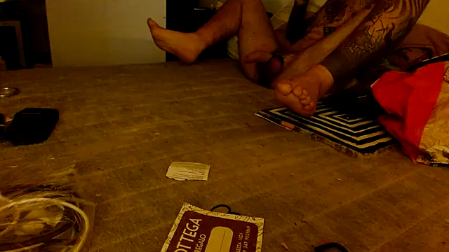 Damn_bro23 live cam on StripChat