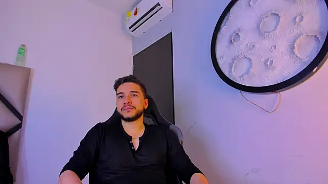 Mike_0012 live cam on StripChat