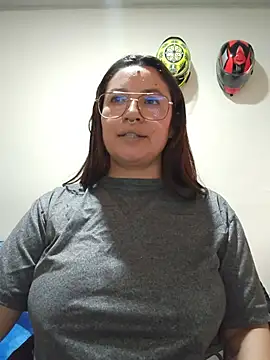 samm_curvy