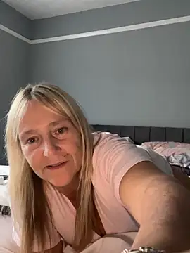 Blondnboujee53 live cam preview