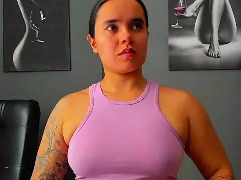 karlyjons12 live cam on StripChat