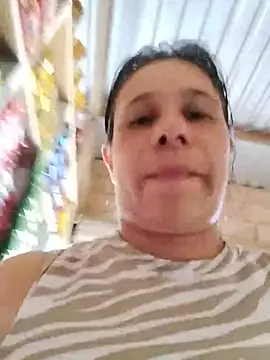 MIA-LARIOS live sex cam