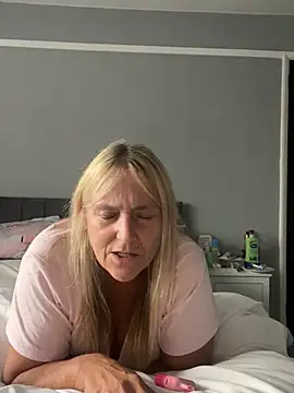 Blondnboujee53