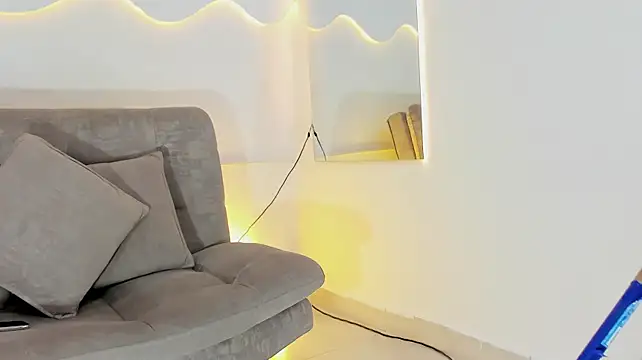 ArohomLester_