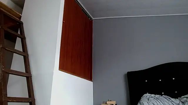 Emilia_1995 live cam on StripChat