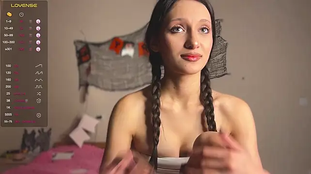 Kamilamilaa live cam on StripChat