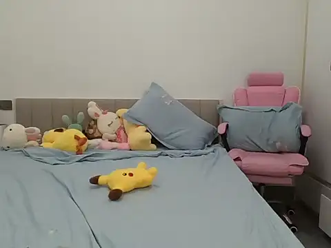 Lucie-Sexy2k live cam on StripChat