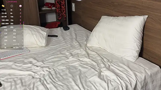 Raamoss live cam on StripChat
