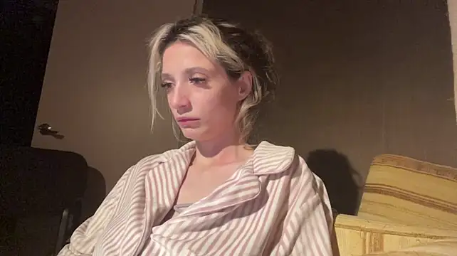 PriscillaOstlie live cam on StripChat