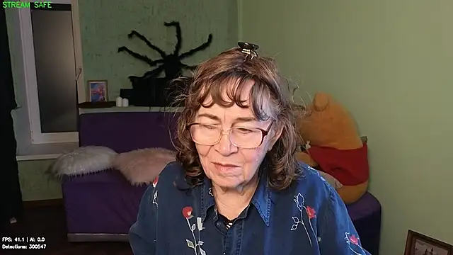 Betty_Brick live cam preview