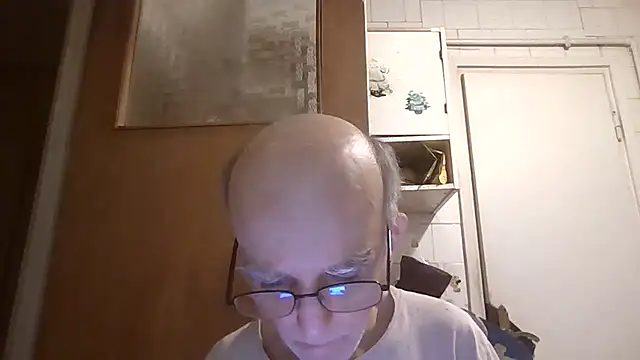 mariusica1@xh live cam on StripChat