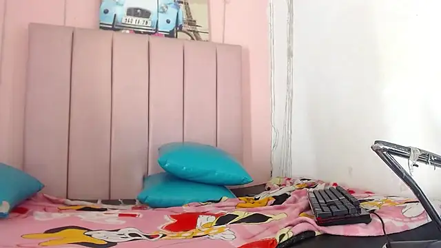 caliyah_curves live cam on StripChat
