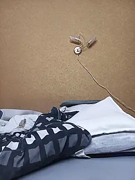 LiluHot live cam on StripChat
