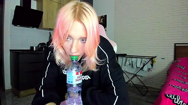 _Alice_Kitty live cam on StripChat
