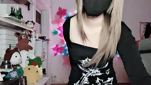Tieu-May live cam on StripChat