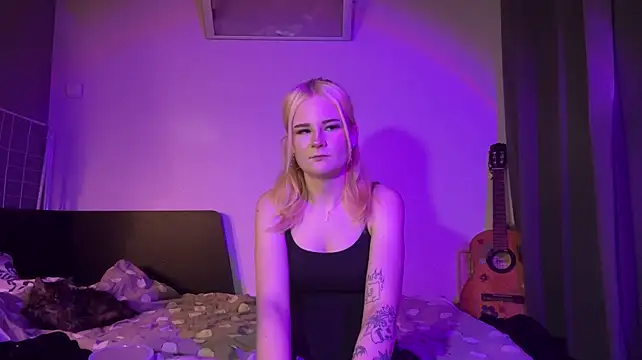 LorineFavaro live cam on StripChat