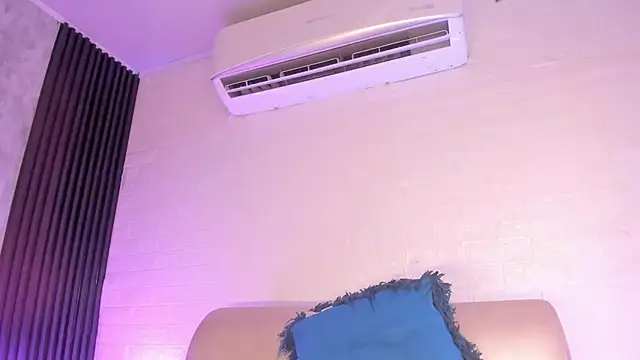 LaiilyBell12 live cam on StripChat