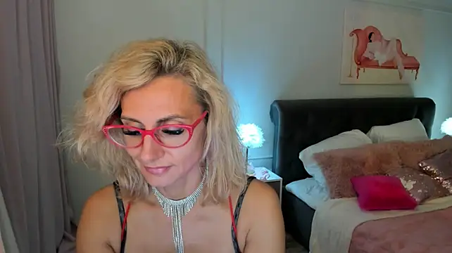 MuseOfStage live cam on StripChat