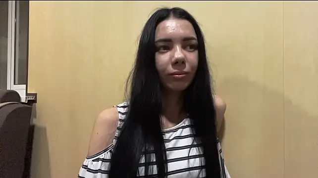HazelRhoten live cam on StripChat