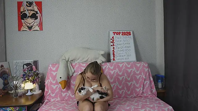 Miatiny live cam on StripChat