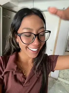 StefanyLuxe_18 live cam on StripChat