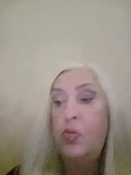 Julia20X live cam on StripChat