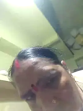 HotLoomaraj29 live cam on StripChat