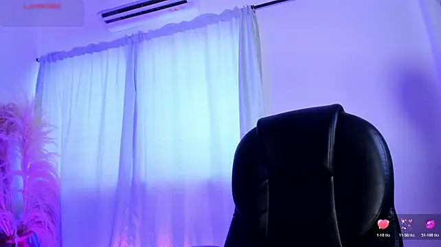 CarolineFyre live cam on StripChat
