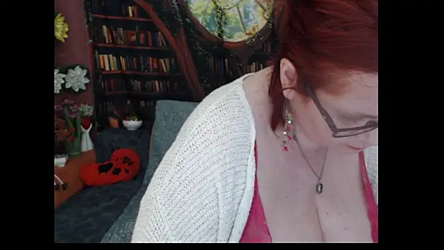 PlayfullMature live cam preview