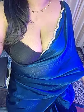 Curvy_Pooja