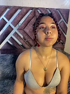 Emilia_Pink