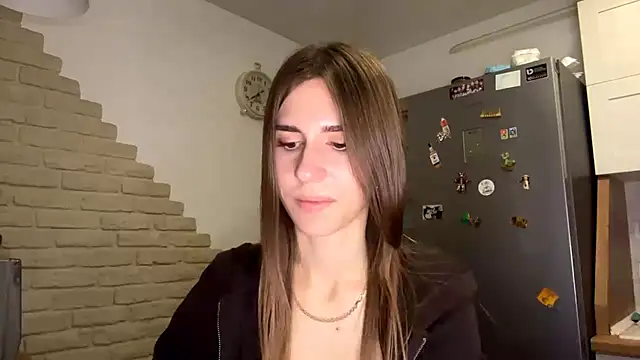 ZaraGuyette live cam on StripChat