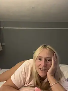 Blondnboujee53