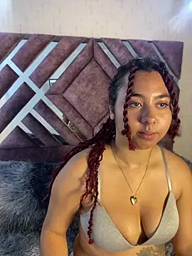 Emilia_Pink webcam