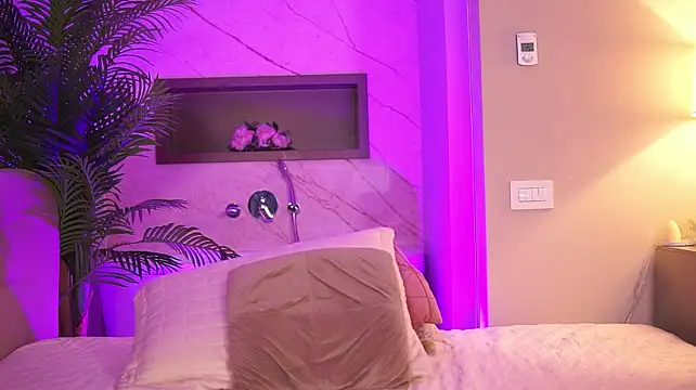 BiancaCain live cam on StripChat