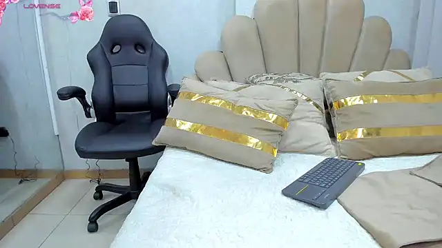 CharlotteBombon live sex cam