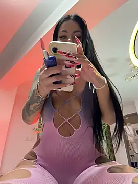 NaomyFlame live cam on StripChat