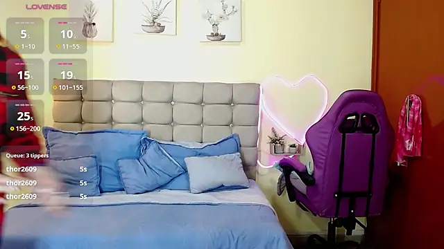 _naomi_s live cam on StripChat