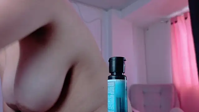 NahomyEvans