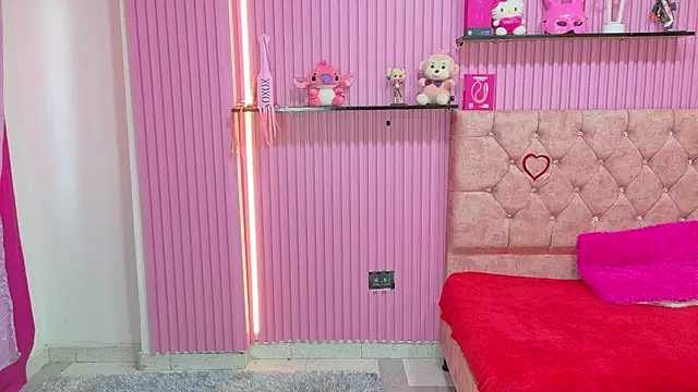 Zara_Luux live cam on StripChat