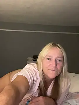 Blondnboujee53
