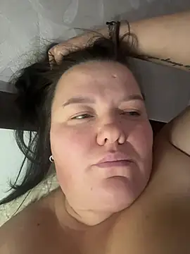 SunnyLeila2101 live cam on StripChat