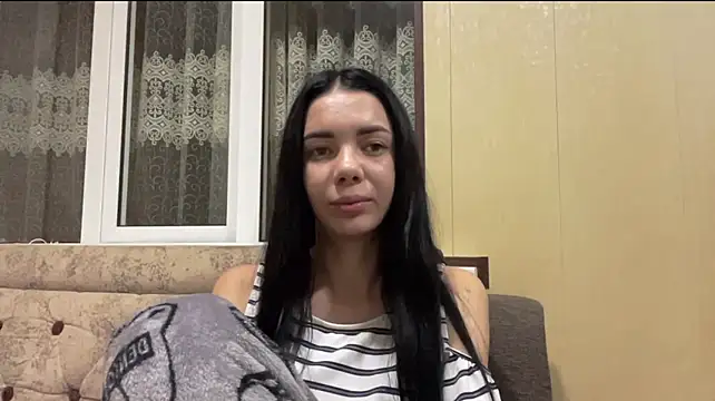 HazelRhoten live cam on StripChat