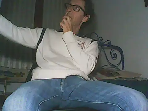 Moro_ra live cam on StripChat