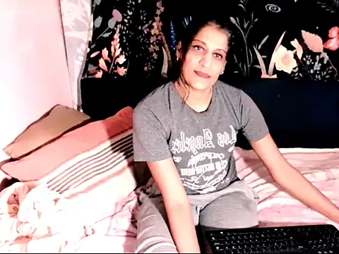 indiansexcsmile4u live cam on StripChat