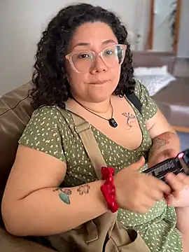 CurlyMilf_Vannexxxa live cam preview