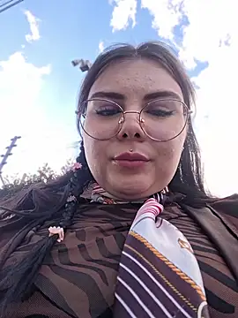Julieth85_ live cam on StripChat